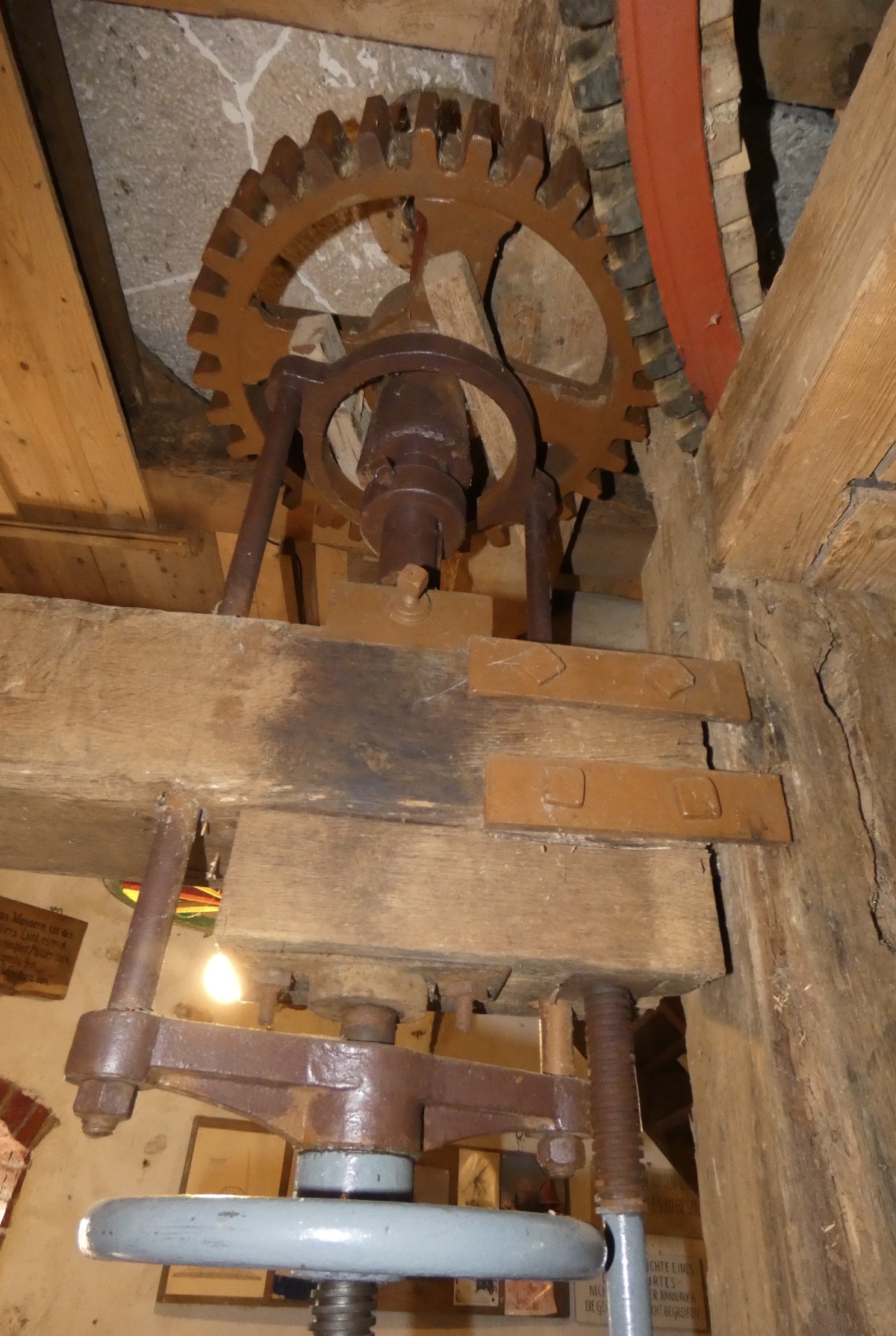 El mecanismo de engranajes en el interior del molino